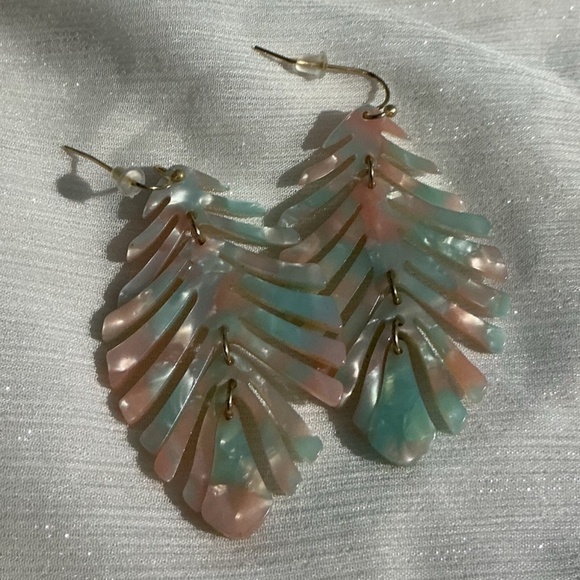 🍬Pastel Cotton Candy Fern/Leaf Acrylic lightweight Dangle Hook Drop Earrings - Picture 13 of 15